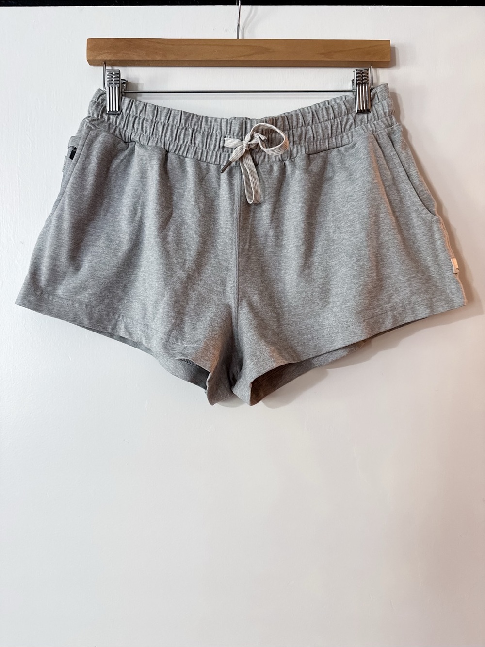 Vuori Halo Performance Short 2.0 Pale Grey Heather Size Medium - Picture 3 of 11